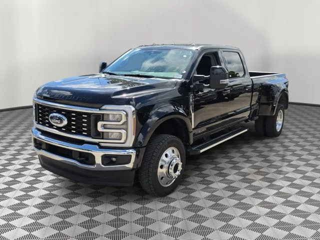 2025 Ford F-450SD Lariat DRW photo 3