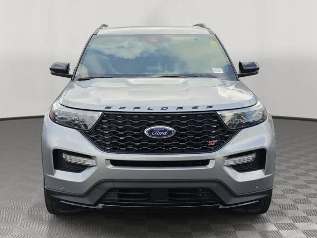 2023 Ford Explorer ST photo 2