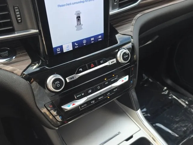 2023 Ford Explorer Limited photo 28