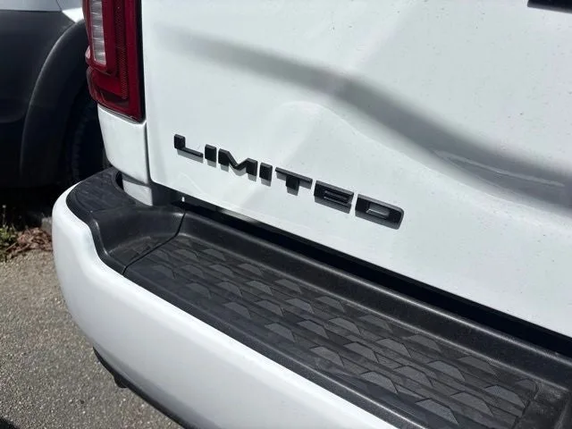 2026 RAM 2500 Limited Night Edition photo 9