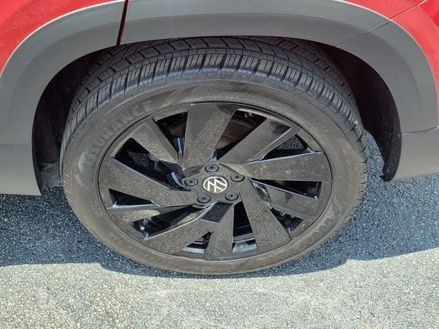 2024 Volkswagen Taos 1.5T SEL photo 7