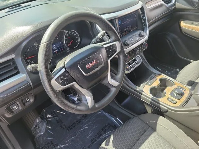 2023 GMC Acadia SLE photo 21