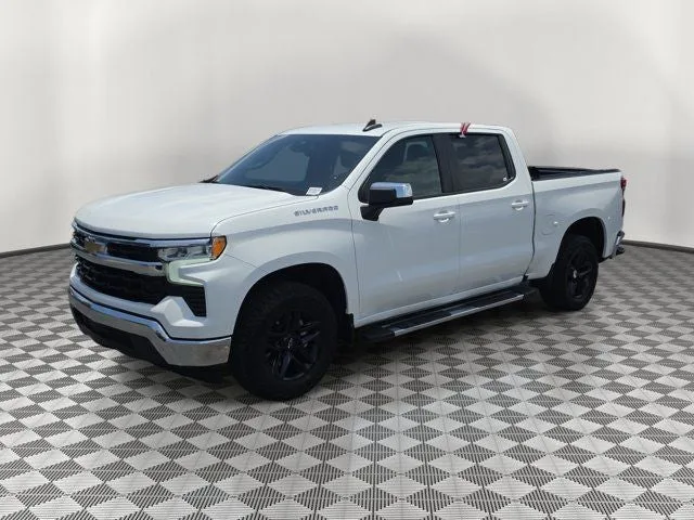 2024 Chevrolet Silverado 1500 LT photo 3