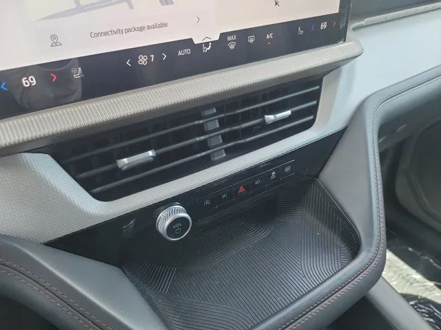 2025 Ford Explorer Active photo 24