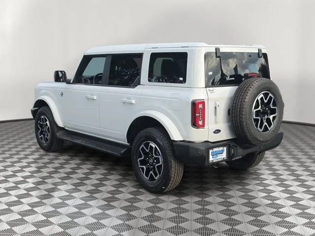 2025 Ford Bronco Outer Banks photo 4