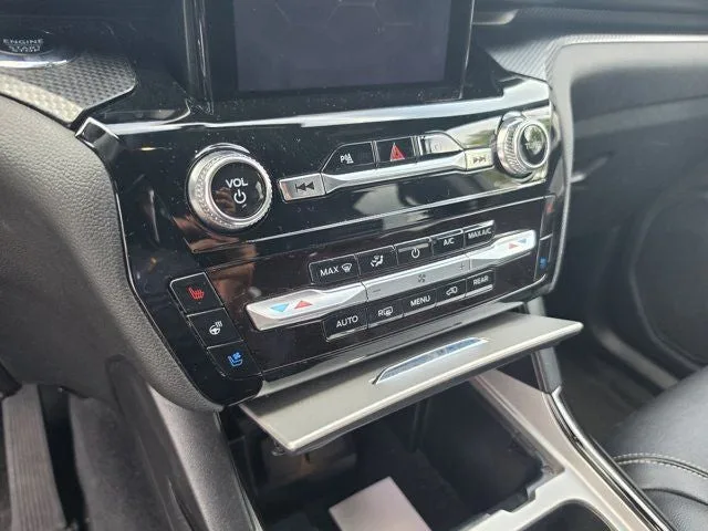 2023 Ford Explorer ST photo 23