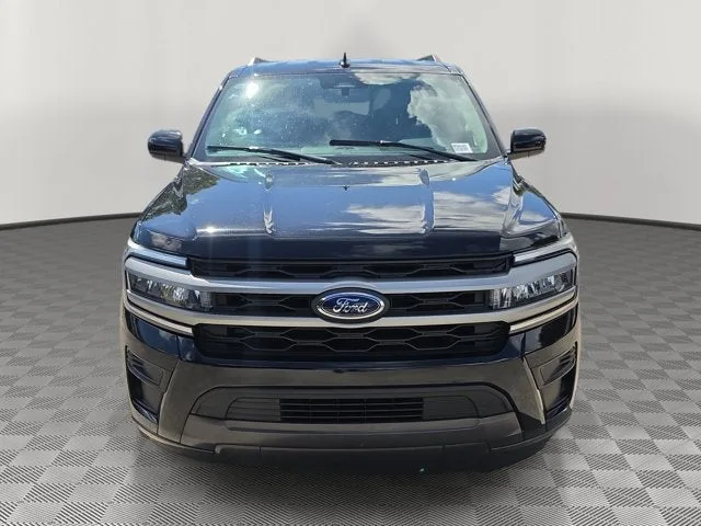 2023 Ford Expedition Max XLT photo 2