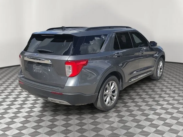 2023 Ford Explorer XLT photo 6