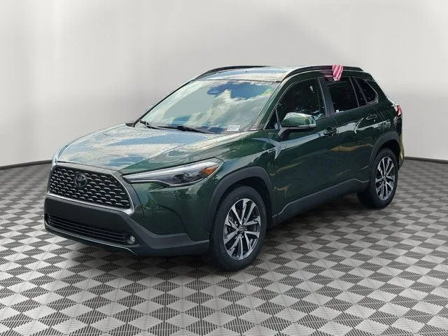 2023 Toyota Corolla Cross XLE photo 3