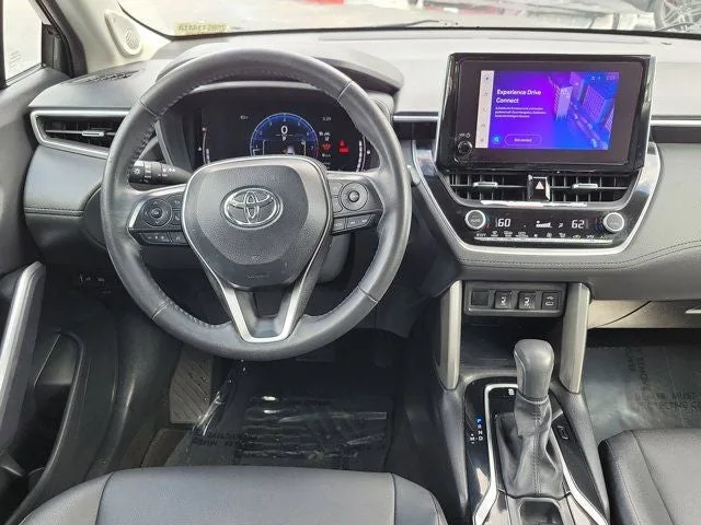 2023 Toyota Corolla Cross XLE photo 17