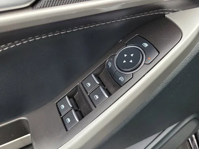 2023 Ford Explorer XLT photo 16