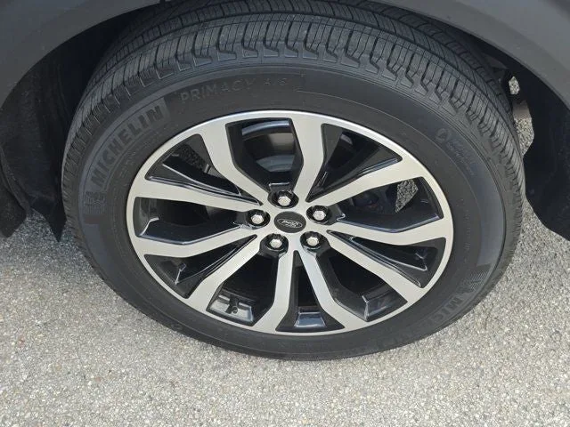 2023 Ford Explorer ST-Line photo 9