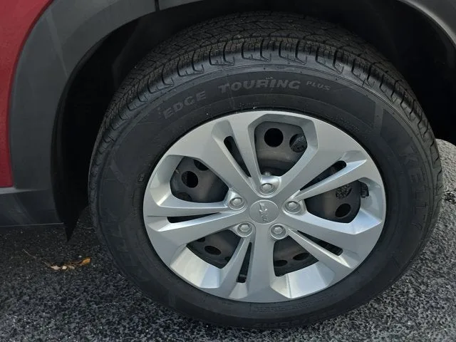 2024 Chevrolet Trax LS photo 9