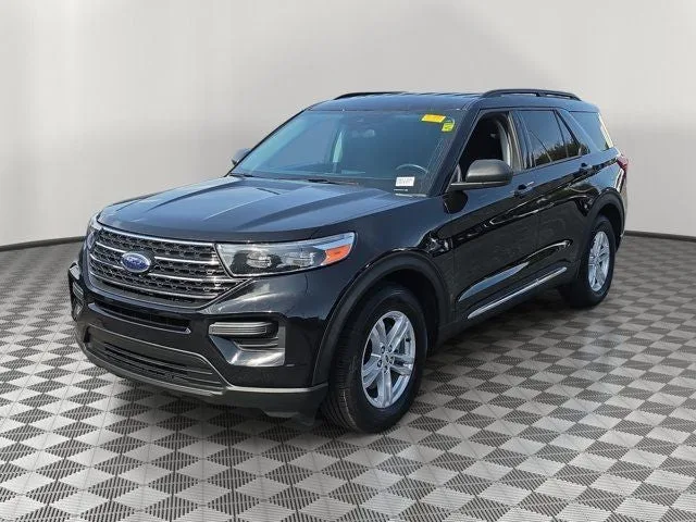 2023 Ford Explorer XLT photo 3