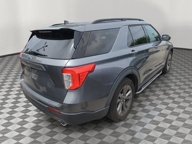 2021 Ford Explorer XLT photo 3