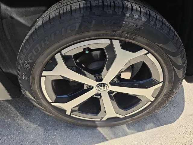 2025 Volkswagen Tiguan 2.0T SE photo 7