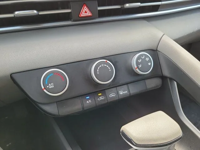 2021 Hyundai Elantra SE photo 23