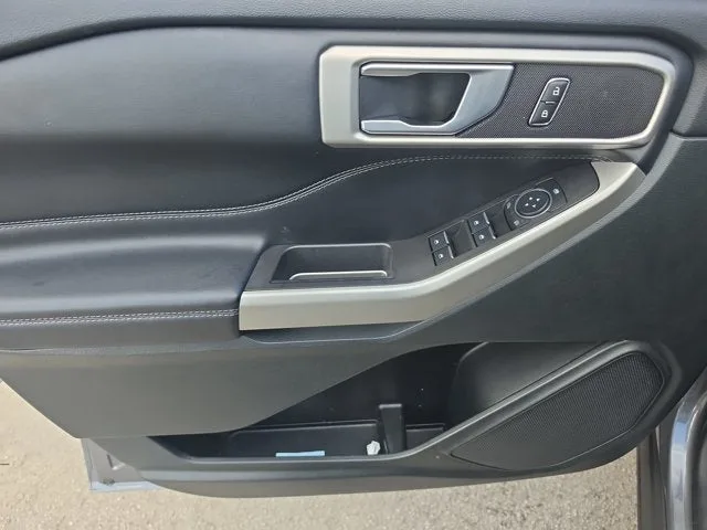 2023 Ford Explorer XLT photo 15