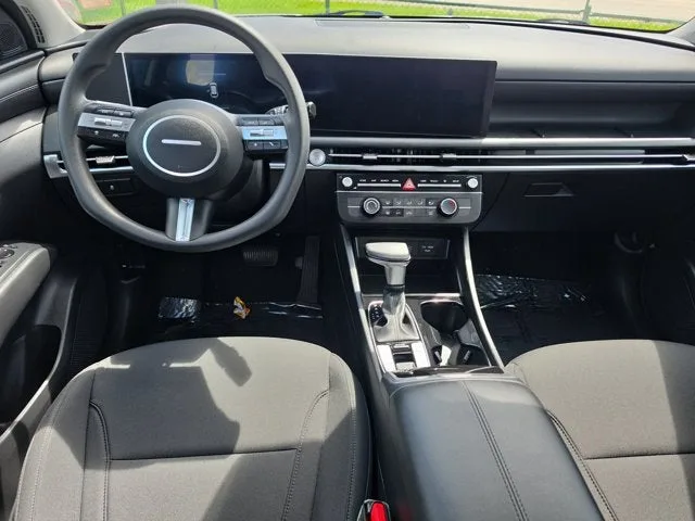 2026 Hyundai Tucson SE photo 12