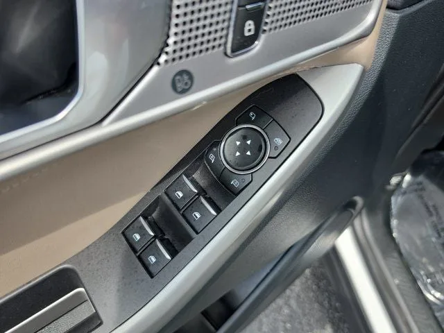 2023 Ford Explorer XLT photo 19