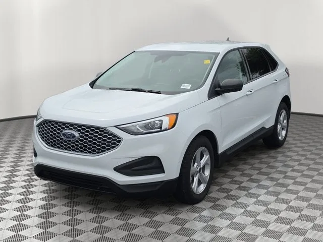 2024 Ford Edge SE photo 3