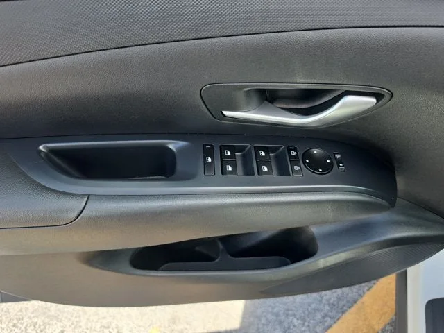 2026 Hyundai Tucson SE photo 13