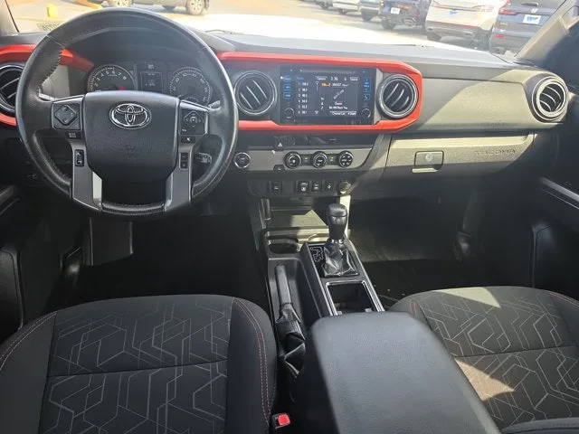 2018 Toyota Tacoma TRD Sport V6 photo 17