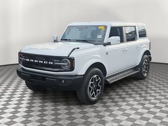 2025 Ford Bronco Outer Banks photo 3