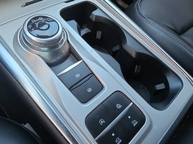 2023 Ford Explorer XLT photo 26