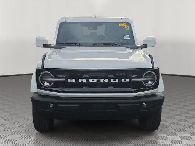 2025 Ford Bronco Outer Banks photo 2