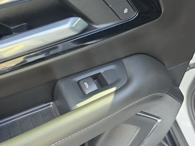2025 Chevrolet Suburban LS photo 13