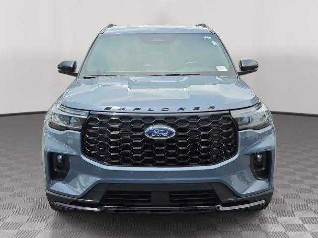 2025 Ford Explorer ST-Line photo 2