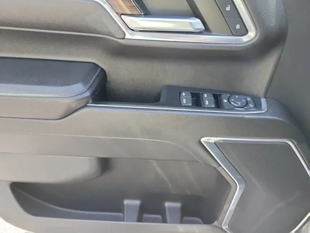 2023 Chevrolet Silverado 1500 RST photo 17