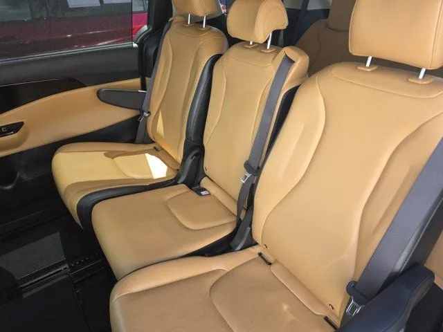 2024 Kia Carnival EX photo 6