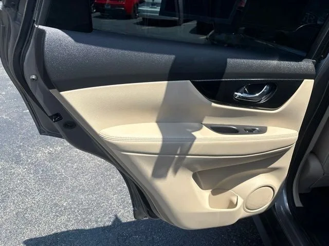 2017 Nissan Rogue SL photo 16