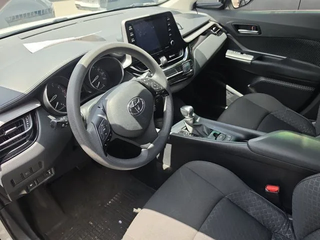 2020 Toyota C-HR LE photo 13