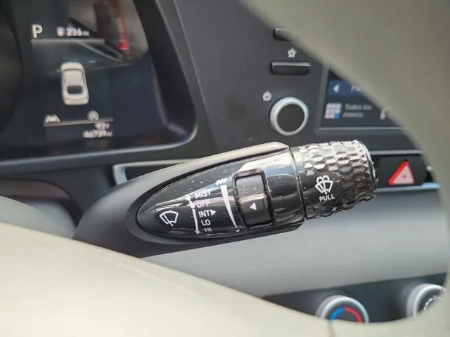 2021 Hyundai Elantra SE photo 21