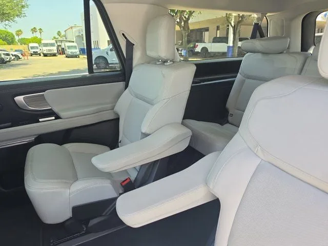 2025 Ford Expedition Max Platinum photo 15
