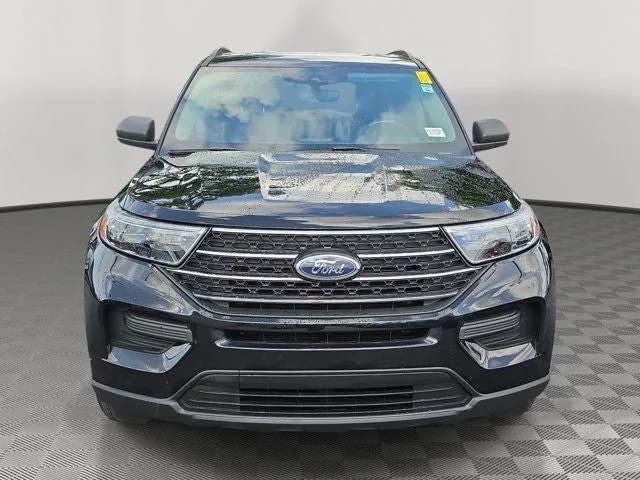 2023 Ford Explorer XLT photo 2