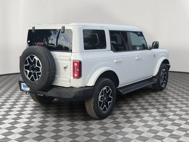 2025 Ford Bronco Outer Banks photo 6