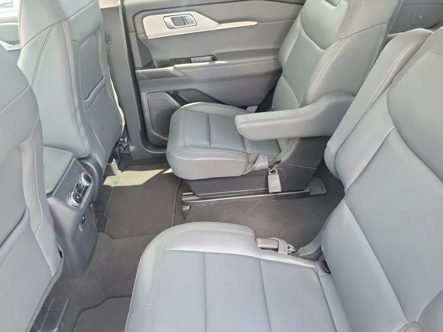 2025 Ford Explorer Active photo 12