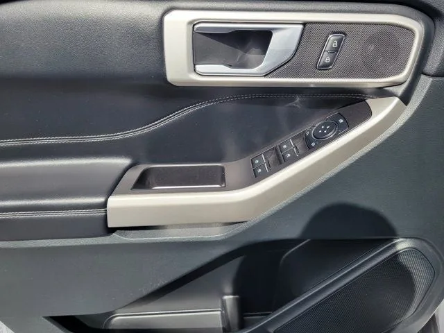 2023 Ford Explorer XLT photo 16