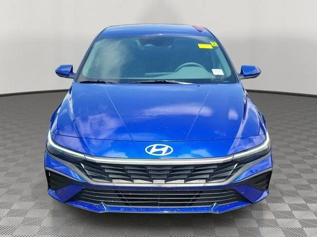 2024 Hyundai Elantra SEL photo 2