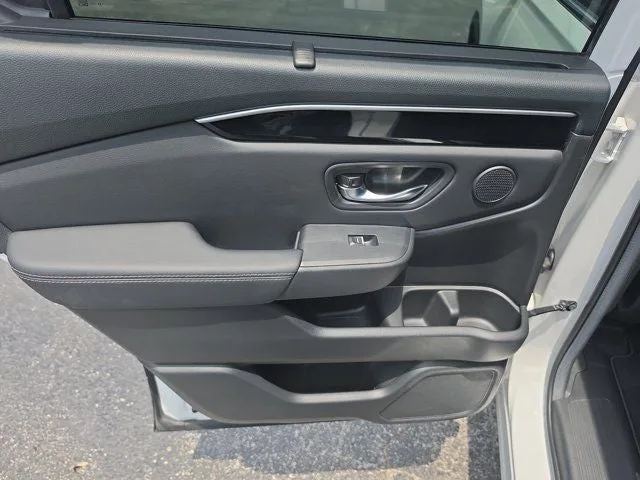 2024 Honda Pilot EX-L 7 Passenger photo 11