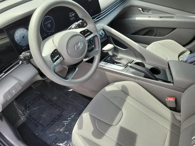 2024 Hyundai Elantra SEL photo 15