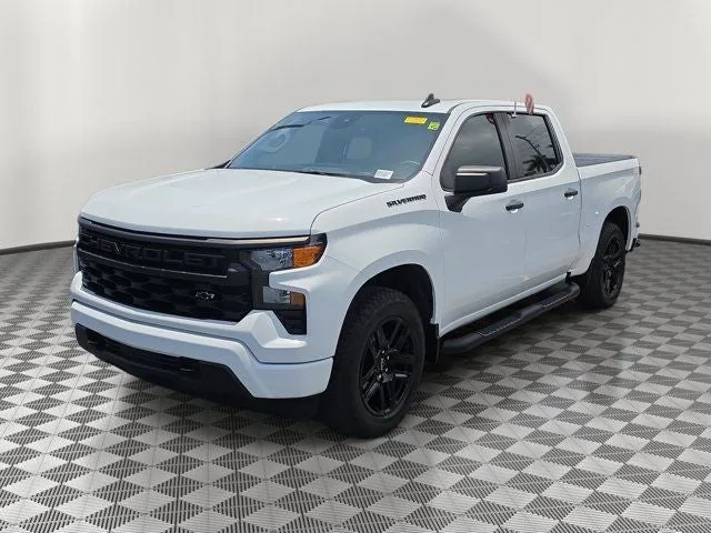 2024 Chevrolet Silverado 1500 Custom photo 3