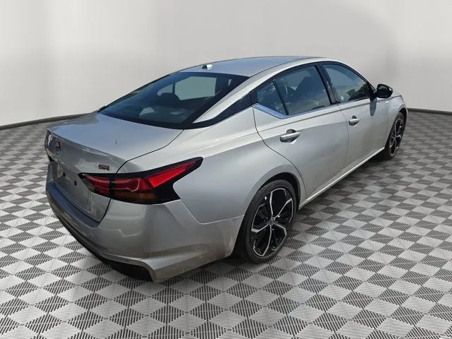 2025 Nissan Altima 2.5 SR photo 5