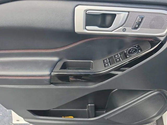 2023 Ford Explorer ST-Line photo 18