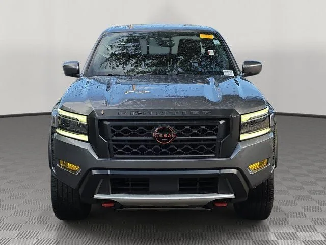 2022 Nissan Frontier PRO-4X photo 2