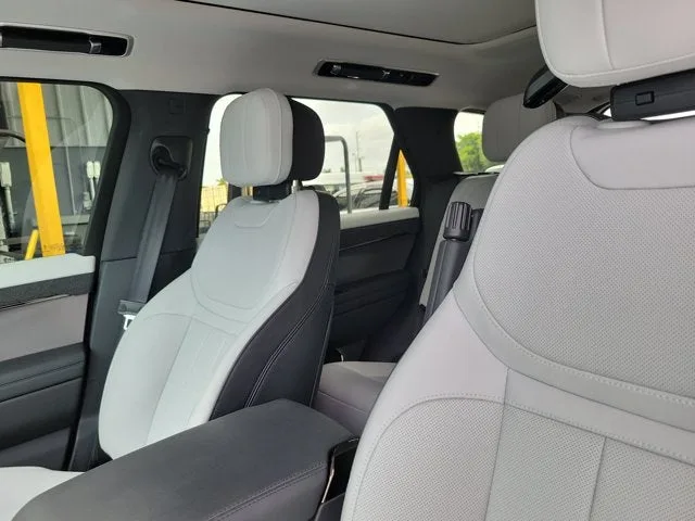 2026 Land Rover Range Rover Sport Dynamic SE photo 21